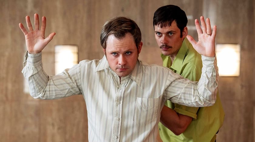 Dead Man’s Wire Trailer: Authentic crime thriller directed by Gus Van Sant and starring Bill Skarsgård, Dacre Montgomery, Coleman Domingo, and Al Pacino